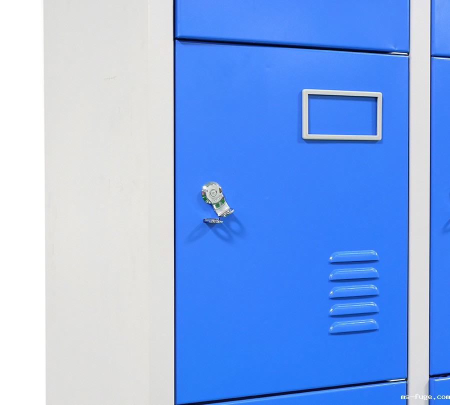 15 door lockers